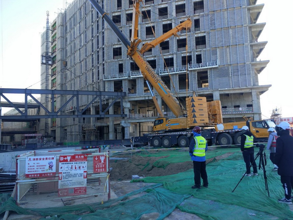 雄安医院吊装 (12)_调整大小.jpg